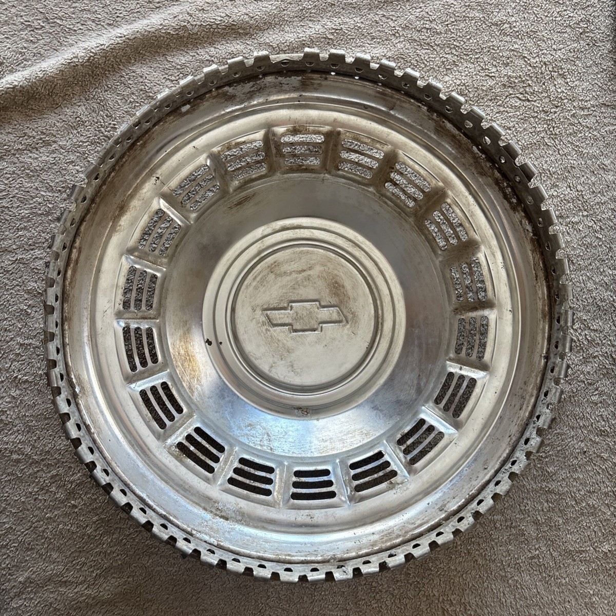 NOS CHEVROLET TRUCK 1979 TO 1984 REAR WHEEL COVER FOR MODELS NOS CHEVROLET TRUCK 1979 TO 1984 REAR WHEEL COVER FOR MODELS