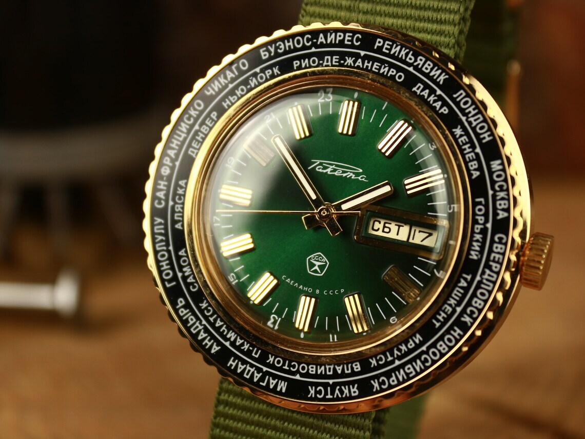 Reloj pulsera Raketa Cities City 2628.H calendario vintage ruso URSS stock antiguo