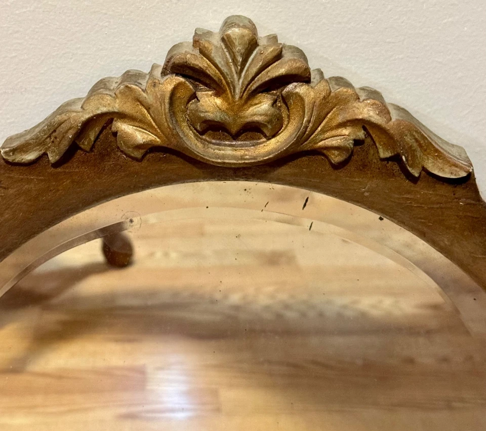 HERMOSO ESPEJO DE PARED DE VIDRIO BISELADO DE 23"x17" con marco de madera ovalada tallada antigua Foto 3 de 4