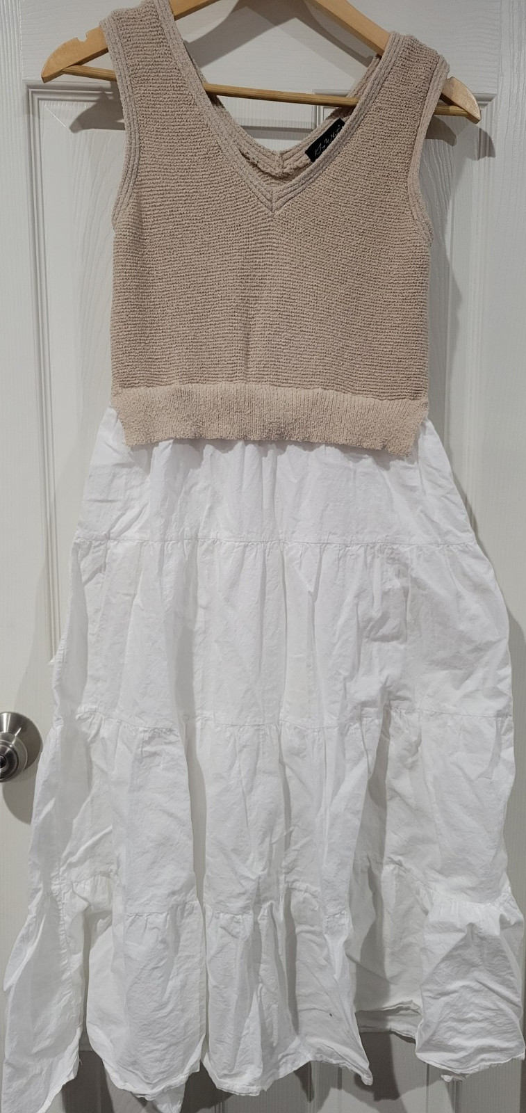 Sundress Size L Beige White Sleeveless V-Neck Knit Top Teired Skirt-image