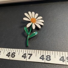 Daisy Flower Pin Brooch Enameled White Yellow Green Spring Fashion Jewelry Nice