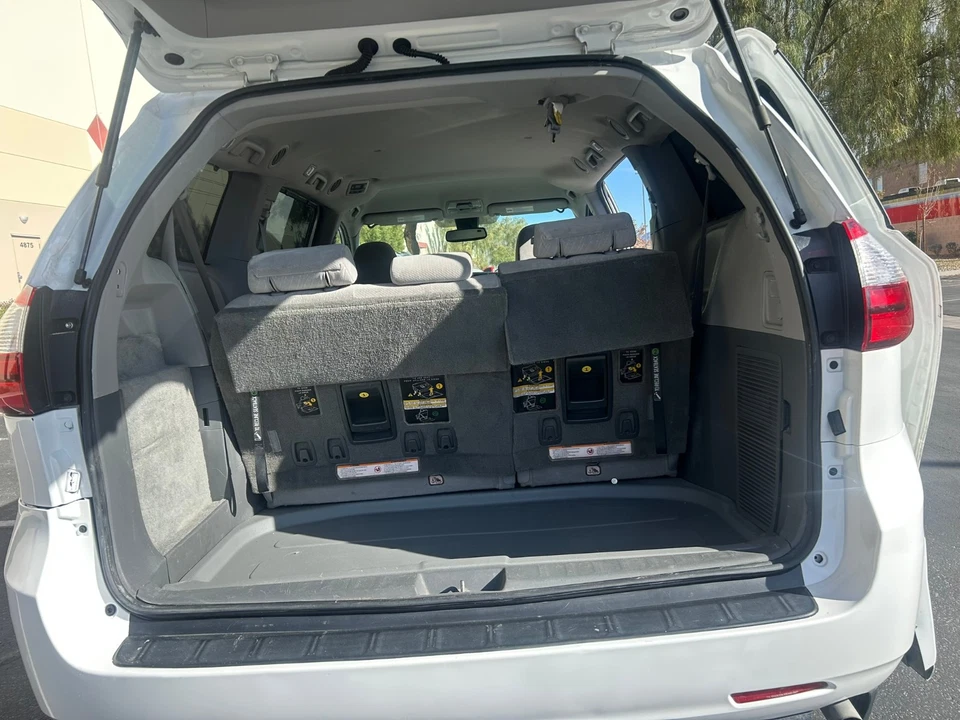 2018 Toyota Sienna LE VMI ГАНДИКАП ФУРГОН - Изображение 4 из 4