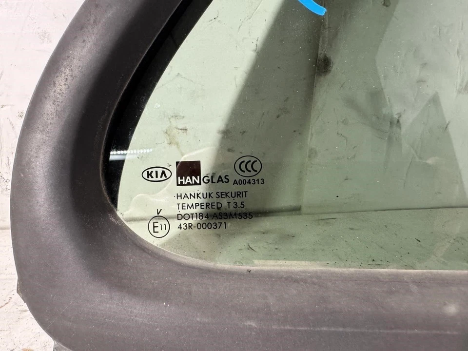 Kia Sorento LX 2006 puerta trasera derecha del lado del pasajero ventilación vidrio OEM+ Foto 2 de 3