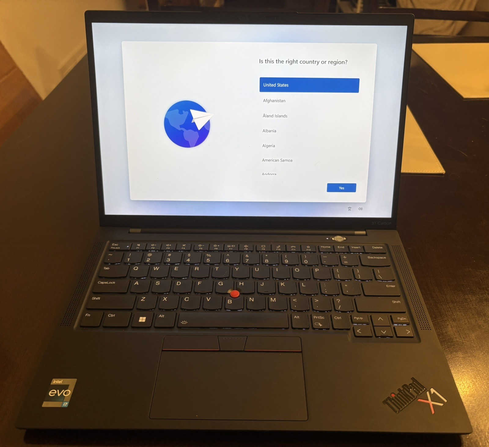 lenovo thinkpad x1 carbon gen10, 14-Inch Laptop, with Intel Core i7 12th Gen., 512 GB SSD (Solid State Drive), Windows 11 Pro