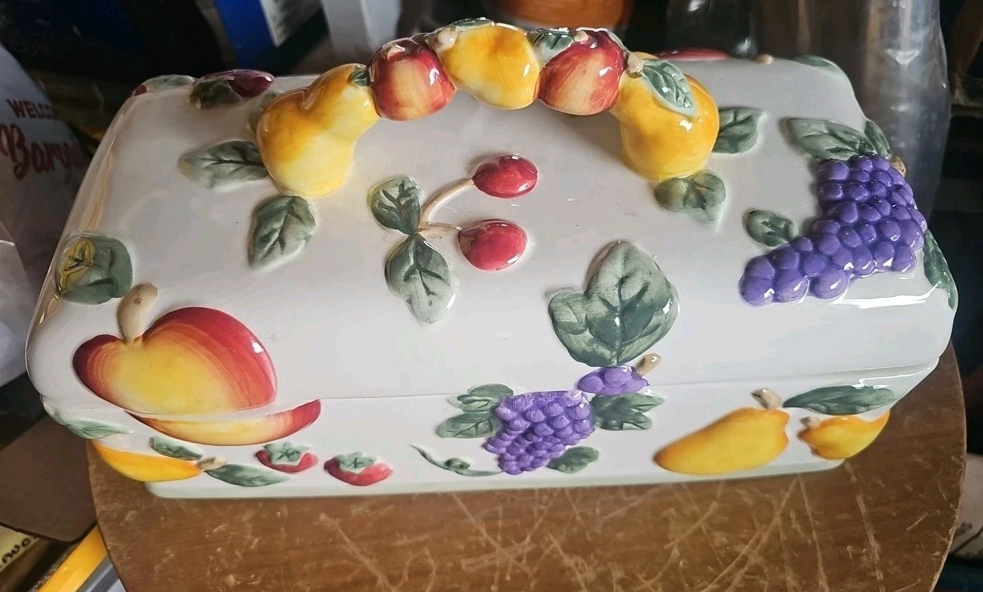 Farmhouse Style Ceramic Raised Fruit Bread Box w Lid & Handle 13.5x5.5x8.5"
Opens in a new window or