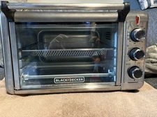 BLACK+DECKER TO3000G Convection Countertop Oven