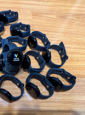 LOT OF 10 - Google Pixel Watch 2 41mm AMOLED - GA05013-US - IN DEMO MODE - READ