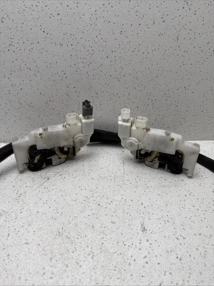 Nissan Frontier 2011 par de actuadores de cierre de puerta trasera izquierda y derecha OEM Foto 2 de 4