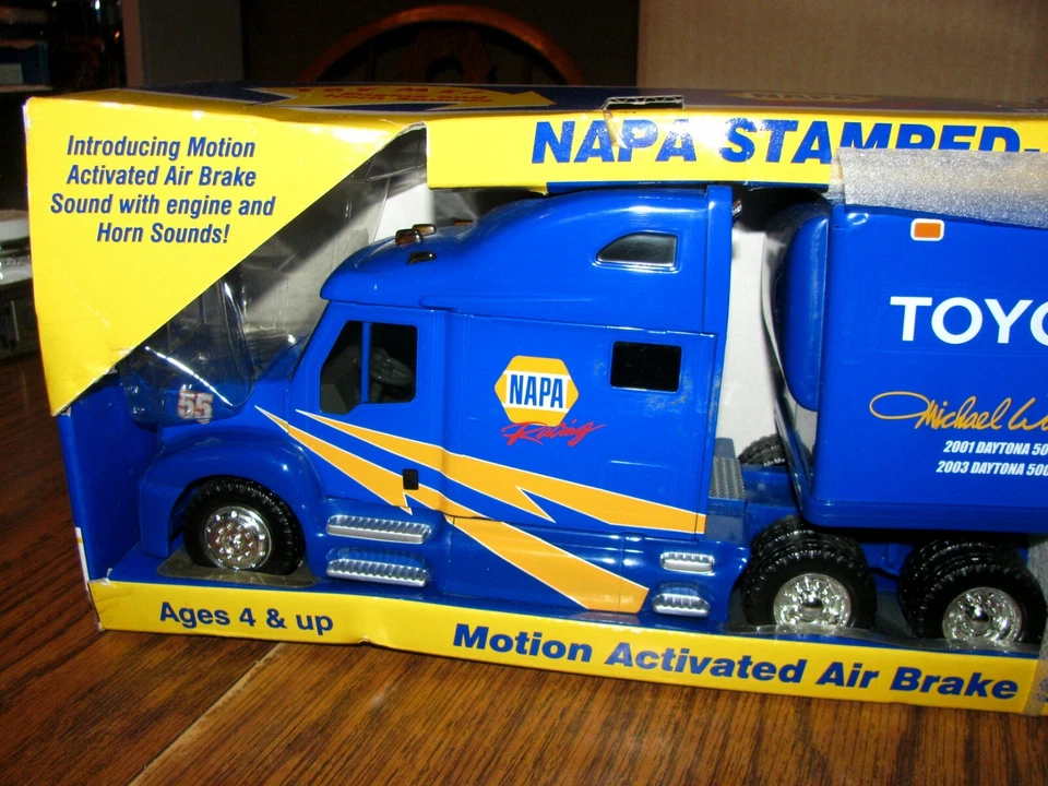 Camión de carreras Waltrip NAPA 2007 transportador de acero semirremolque primera marcha juguete 2006 Nascar Foto 4 de 4