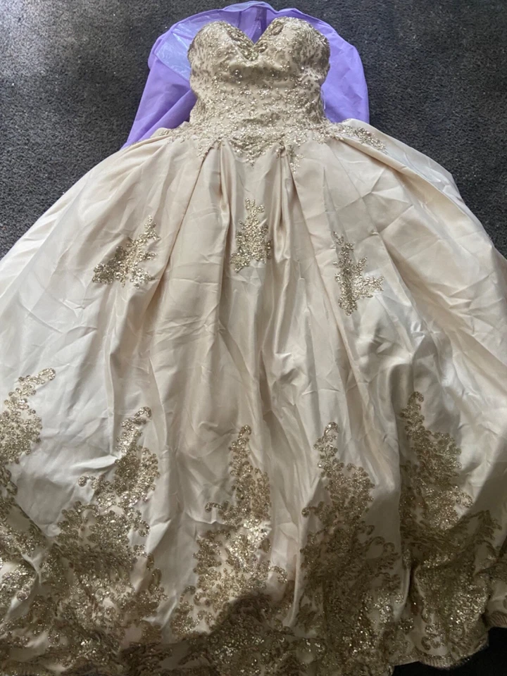 金色 Quinceanera 连衣裙 XL 码亮片/亮片图案  — 第 2/4 张图片