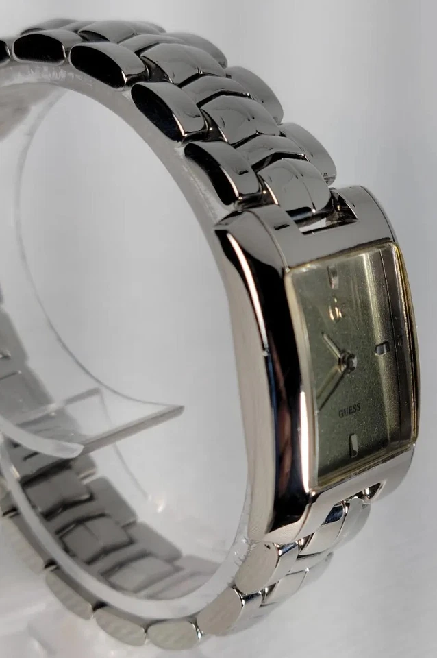 GUESS COLLECTION Women's Stainless St Water Resistan 30M Silver Green Dial 20x29 - Image 2 of 4