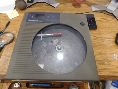 Honeywell DR4200 Chart Recorder.  P/N: DR4200EV1-00-GG0U0TN.