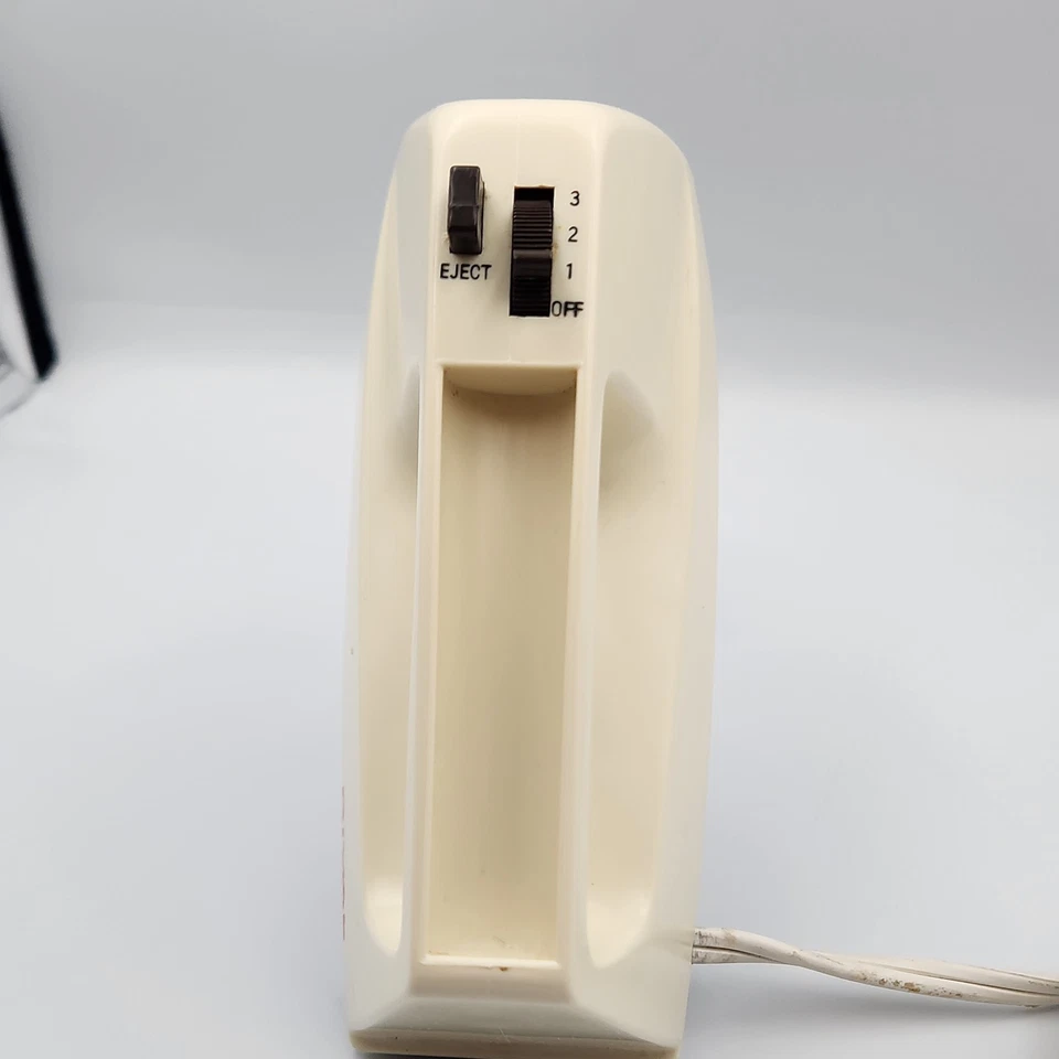 Mezcladora de mano Rival vintage modelo 433 tres velocidades crema y marrón hecha en EE. UU. Foto 3 de 4