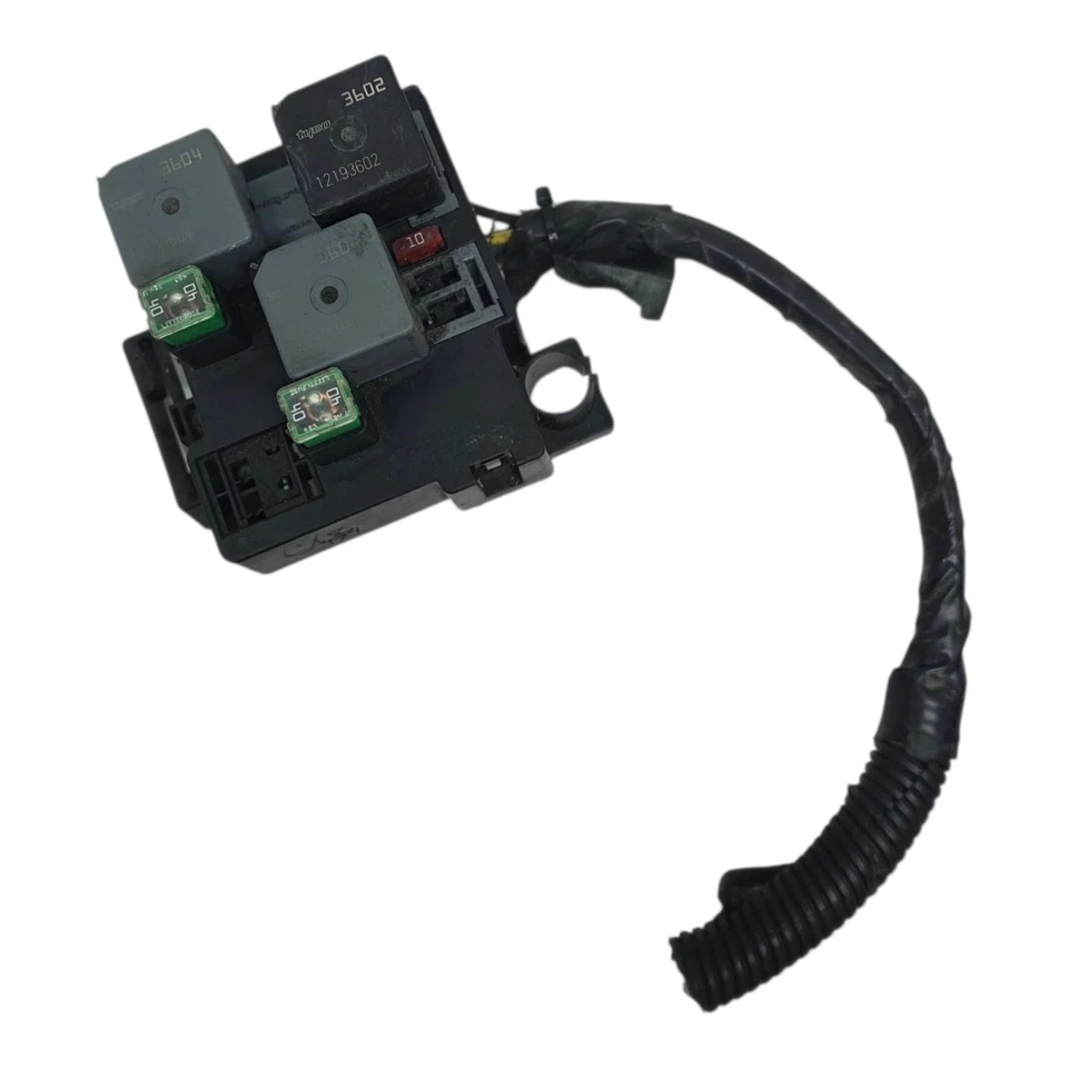 Arnés de bloque de caja de fusibles relé ventilador de refrigeración motor Silverado Sierra 2003-2007 Foto 4 de 4