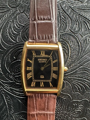 BLACK  Dial Vintage Seiko Slim Quartz Men’s Wrist Watch