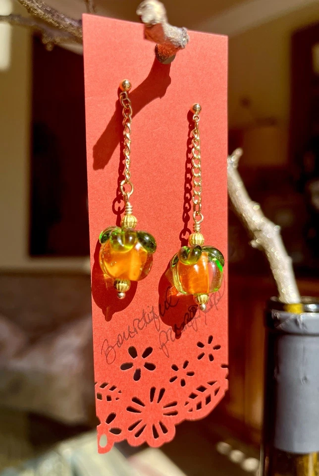 Pendientes de calabaza colgantes de cadena de oro caprichosos coloridos con hola de otoño de calabaza Foto 2 de 4