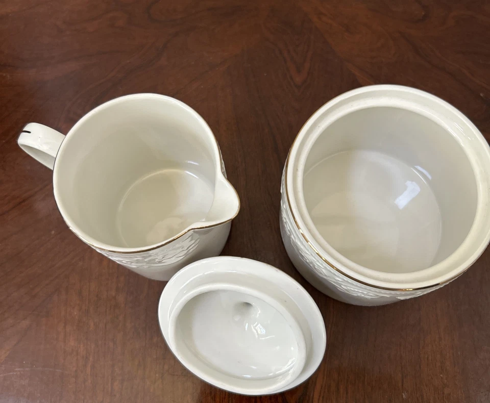 Juego Farberware Calais Crema y Azúcar Blanco con Borde Dorado Elevado Adornado NUEVO Foto 3 de 4