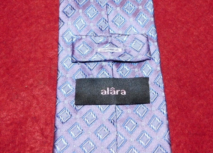 CORBATA GEOMÉTRICA ALARA MULTIPLIEGUE PÚRPURA CLARO/AZUL PARA HOMBRE - CORBATAS - CORBATAS PARA EL CUELLO. Foto 3 de 4