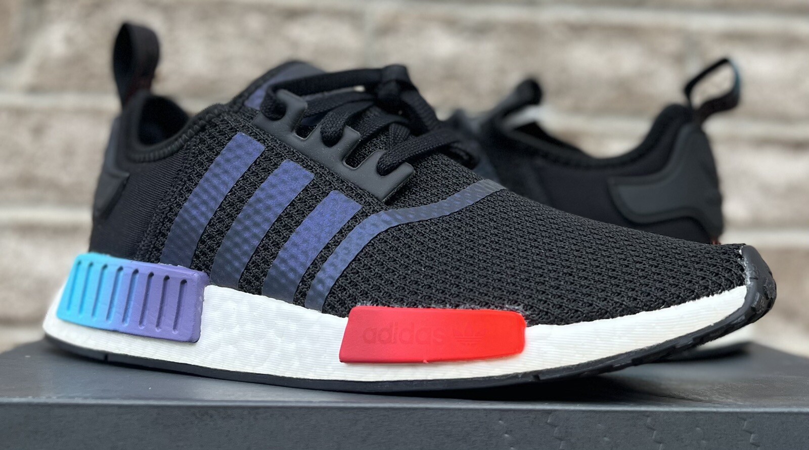 nmd r1 multicolor