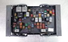 2010-2014 Chevy Silverado 2500 3500 Pickup Engine Fuse Box W/o Auxiliary Battery