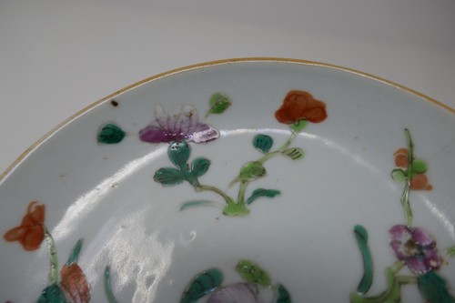 Antique Chinese Famille Rose Porcelain Plate with Floral Motifs - Picture 7 of 16
