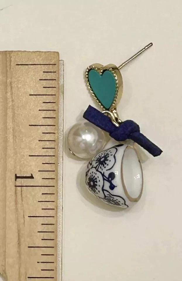 Pendientes colgantes Betsey Johnson Alicia en el País de las Maravillas Perla Corazón Nuevos con Etiquetas Foto 2 de 4