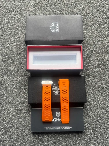 Tag Heure Connected E3 E4 cinturino in gomma arancione 45 mm imballato 