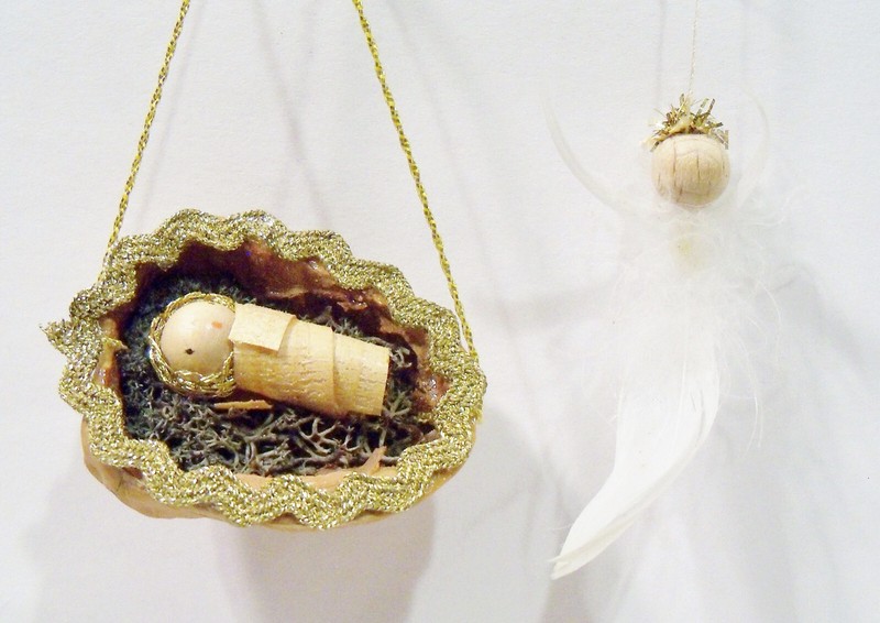 Angel Feather Baby Doll Sleeping in Walnut Shell Bed Shaved Wood Vntg Ornaments