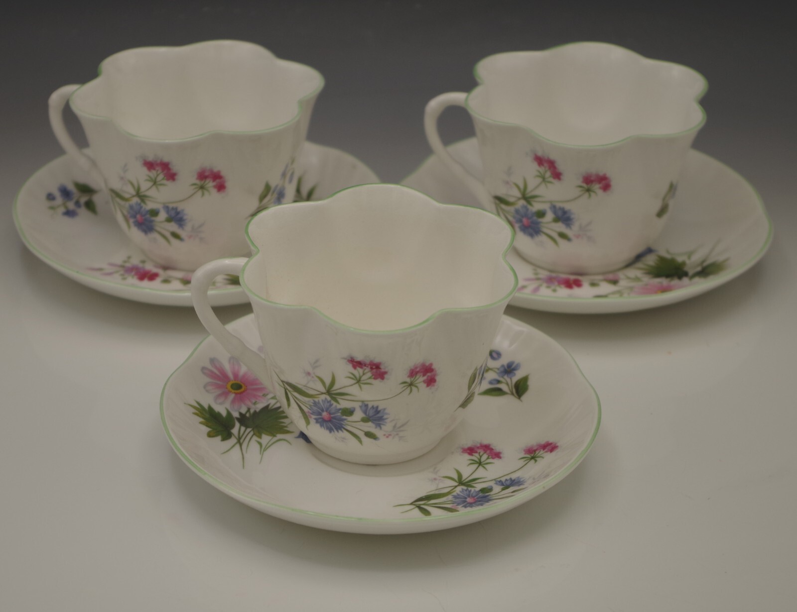 CROWN STAFFORDSHIRE BONE CHINA WILD FLOWERS SCALLOPED SET 3 CUPS AND SAUCERS CROWN STAFFORDSHIRE BONE CHINA WILD FLOWERS SCALLOPED SET 3 CUPS AND SAUCERS