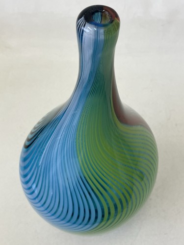 Large Hand Blown Art Glass Vase Iridescent Red, Green & Blue Swirl Studio Design - 第 10/11 張圖片