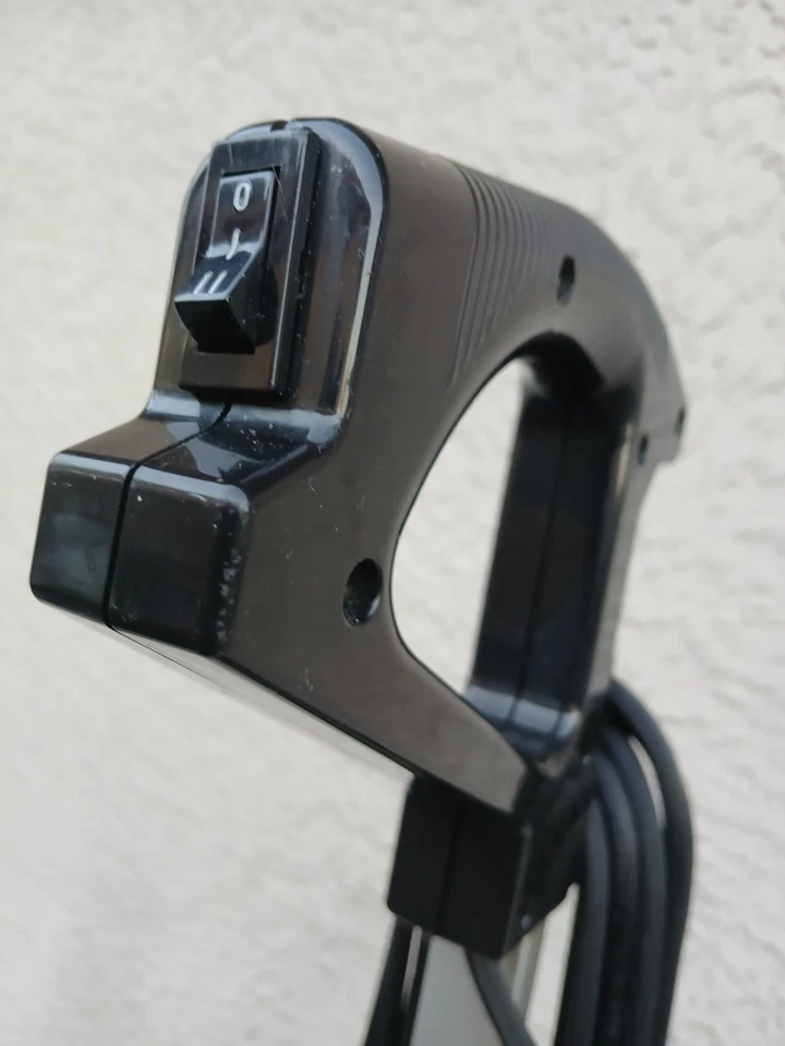 Oreck XL 2 Ultra 3910H2B Vacuum Cleaner 40th Anniversary Edition Bags Belts - Image 4 of 4