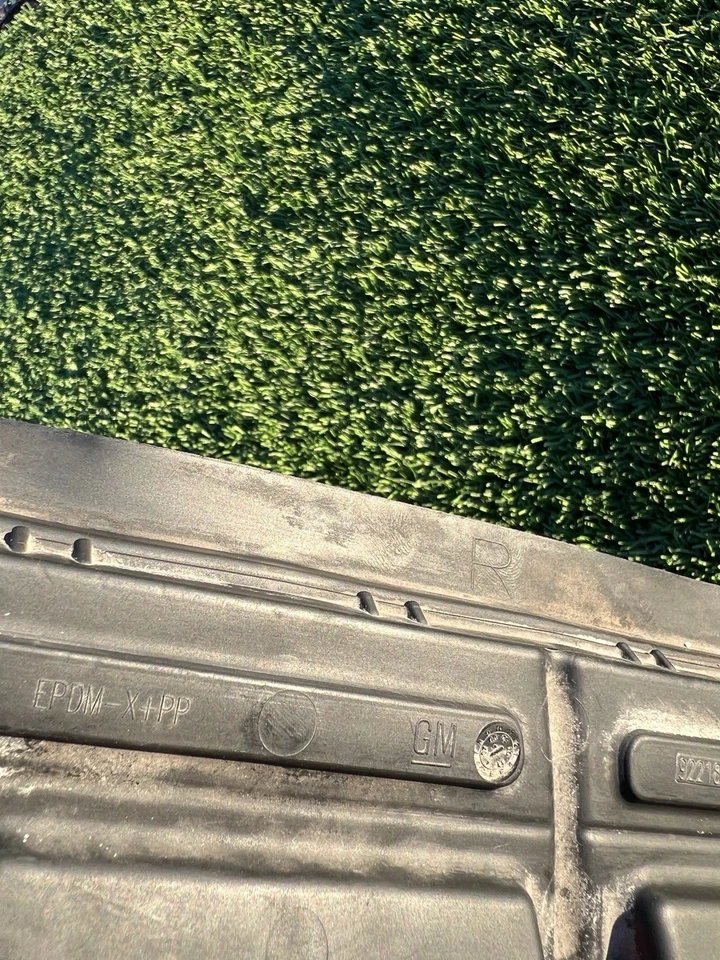 GM 92218425 conducto, entrada de aire de refrigeración del motor 2008-2009 Pontiac G8 Foto 4 de 4