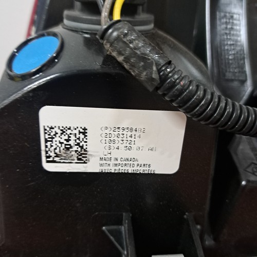 Conjunto de lámpara de luz trasera OEM NUEVO conductor izquierdo Silverado Sierra 2007-2014 25958482 - Imagen 4 de 4