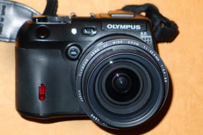 Digital Olympus Camedia C8080 Wide Zoom mit Zuiko Weitwinkel 28-140mm 2,4-3,5
