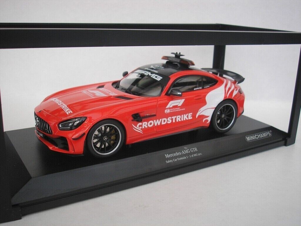 Minichamps 1:18 Model Car Die Cast Mercedes-Benz AMG GTR Safety