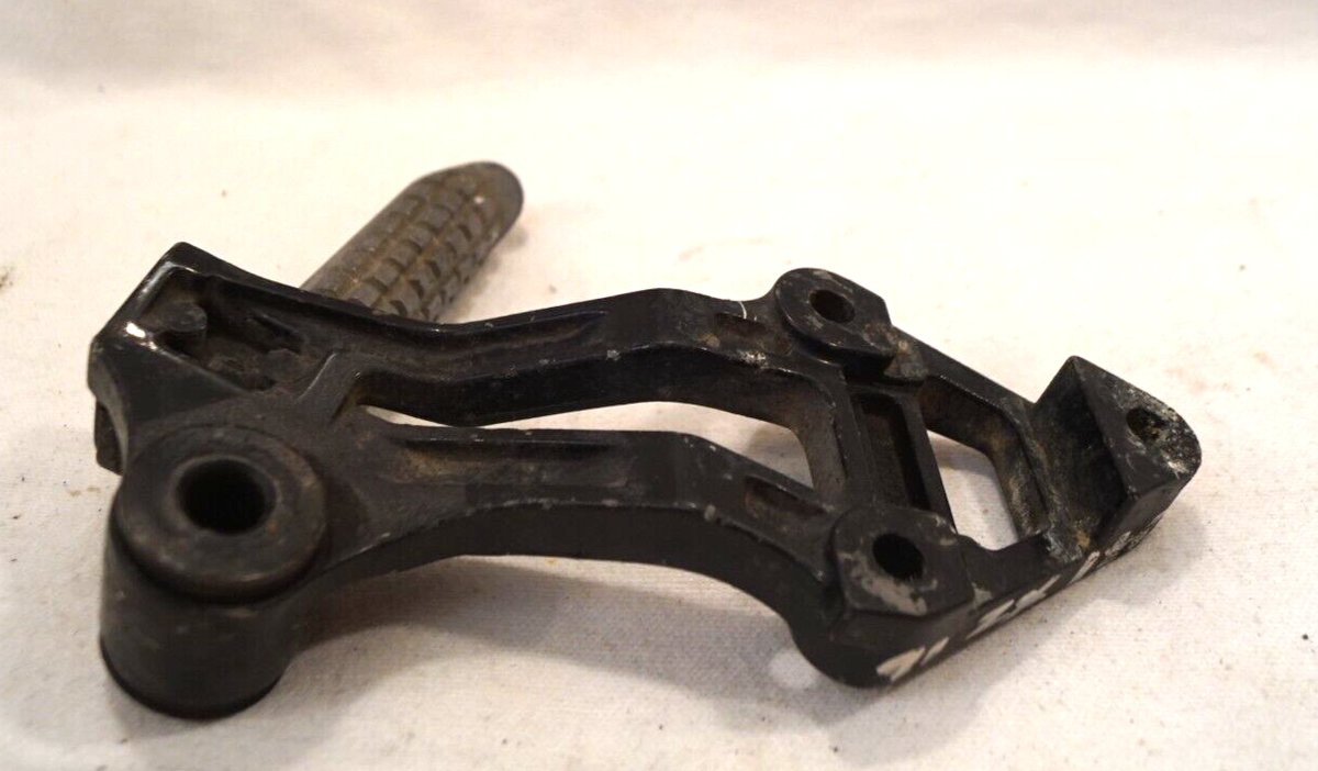 その他 Hayachan KAWASAKI 92 93 ZX1100 NINJA ZX11 RIGHT REAR FOOTREST & HOLDER