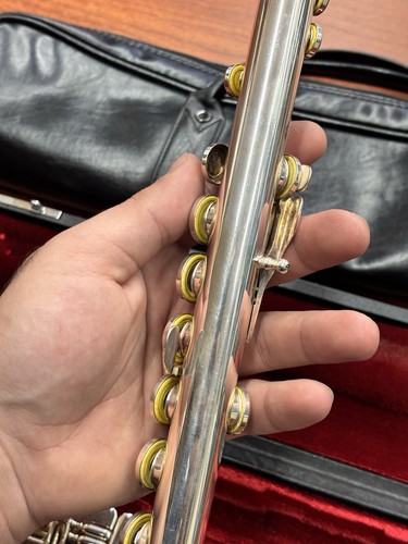 Yamaha YFL-581 Open Hole Silver Flute with original case, serviced and cleaned. - Picture 9 of 15