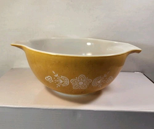 Pyrex Vintage Glass Butterfly Gold Cinderella Mixing Bowl 1.5 Quart 1960s