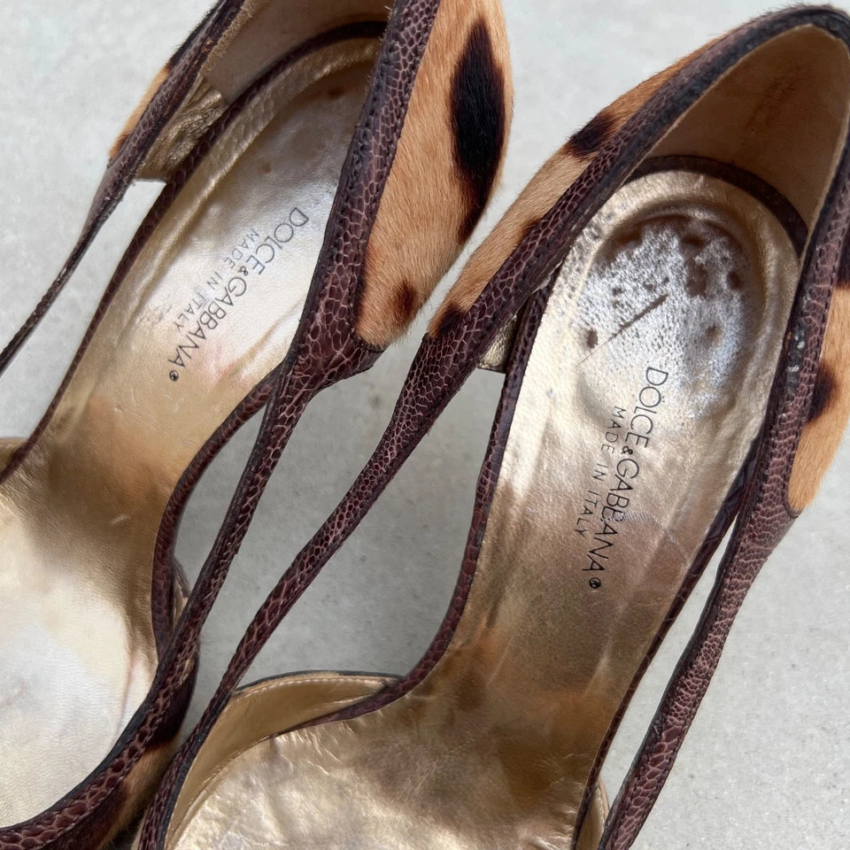 Dolce & Gabbana | Auténticas bombas de pelo de pony de leopardo con tiras en punta D&G (37) Foto 4 de 4