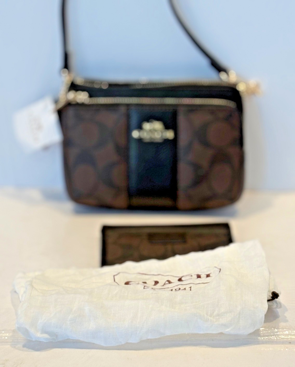 NEW W/TAGS COACH BROWN LOGO PVC LEATHER CORNER ZIP WRISTLET & CREDIT CARD HOLDER