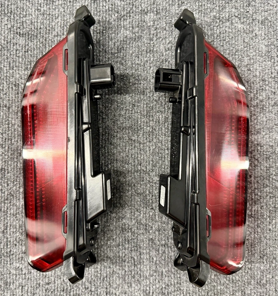 Genuine Harley Davidson CVO Tail Lamp/Turn Signal Assembly 2014-2022 67800201 - Image 4 of 4