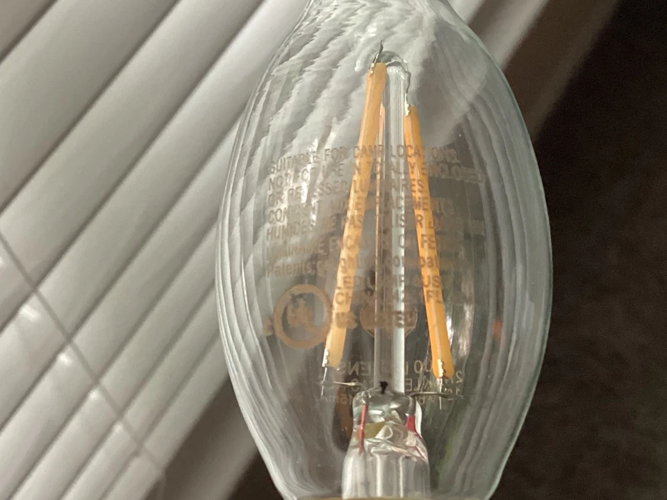 Bundle of 6 Candelabra LED light bulbs (4 Sylvania 350LM, 2 GE 300LM) - Image 4 of 4