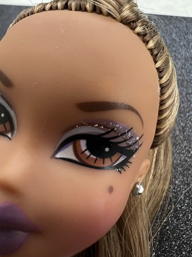 Bratz Play Sportz Gymnasts Gold Medal Yasmin Doll Sports Gymnastics Medalist - Picture 5 of 18