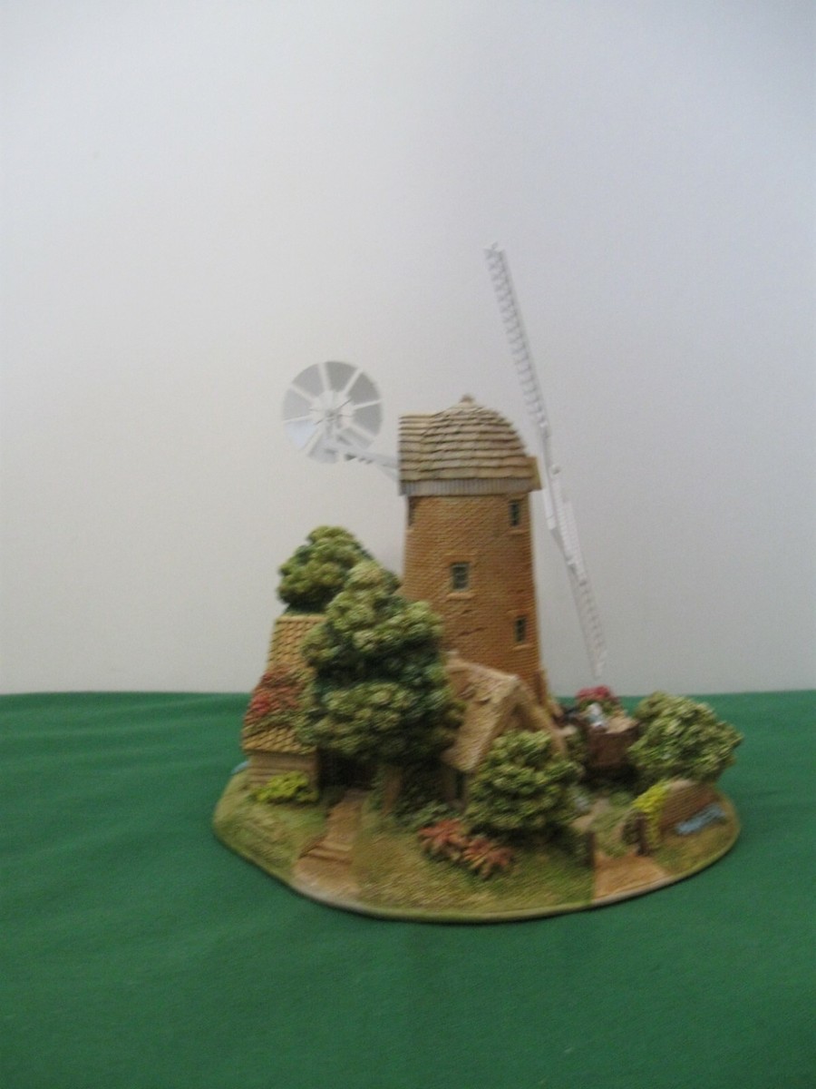Lilliput Lane - Windy Mill - L2662 Mint in original box with a