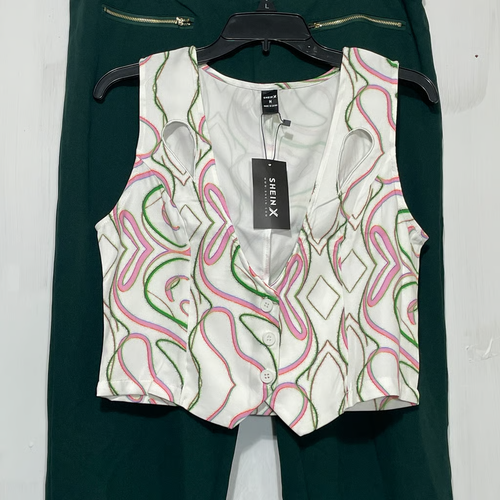 Graphic Print Cut out Crop V-neck Multi-Color Vest Size Medium