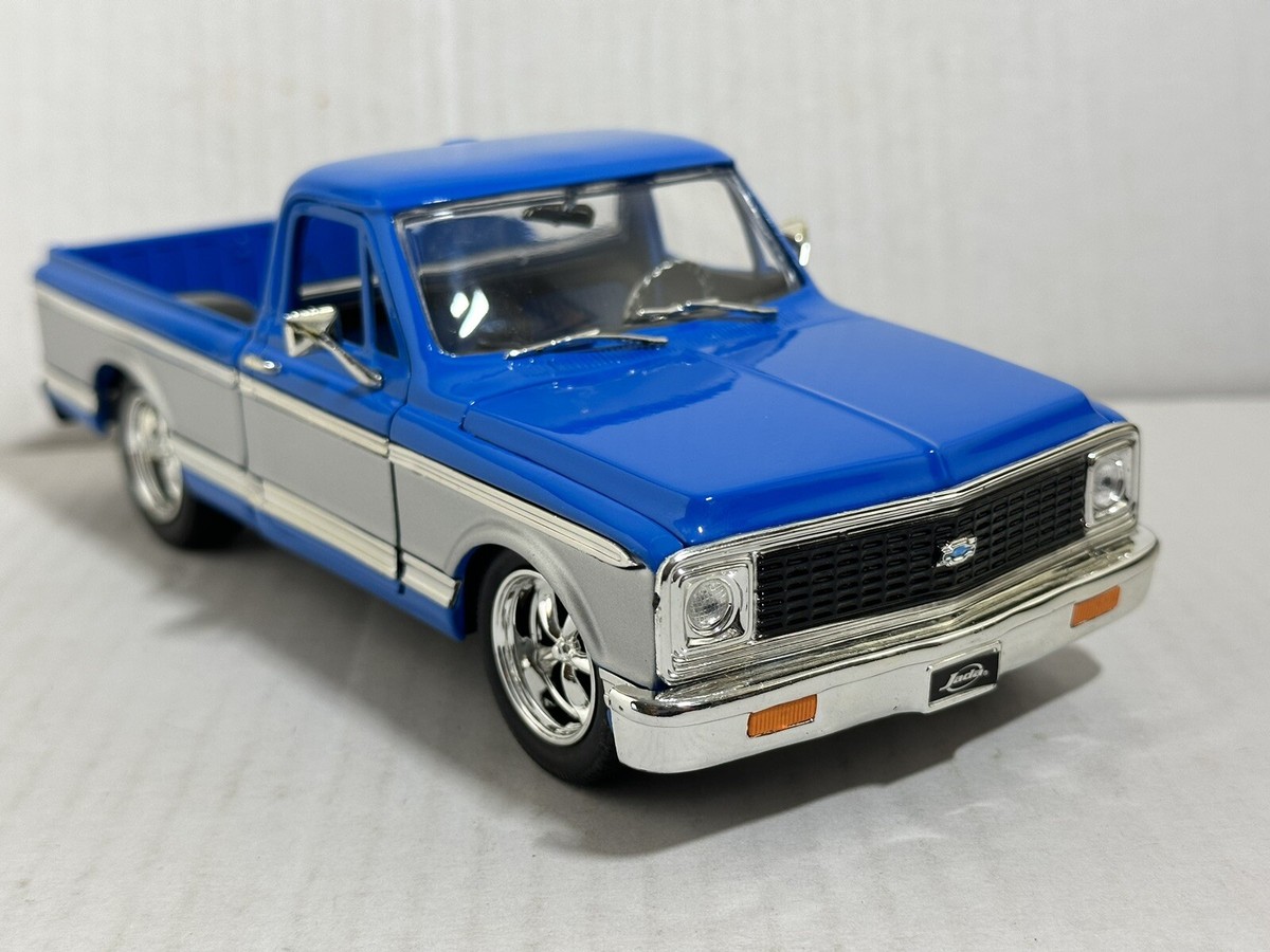JADA BTK 1972 CHEVY CHEYENNE PICKUP TRUCK BLUE / SILVER 1:24
