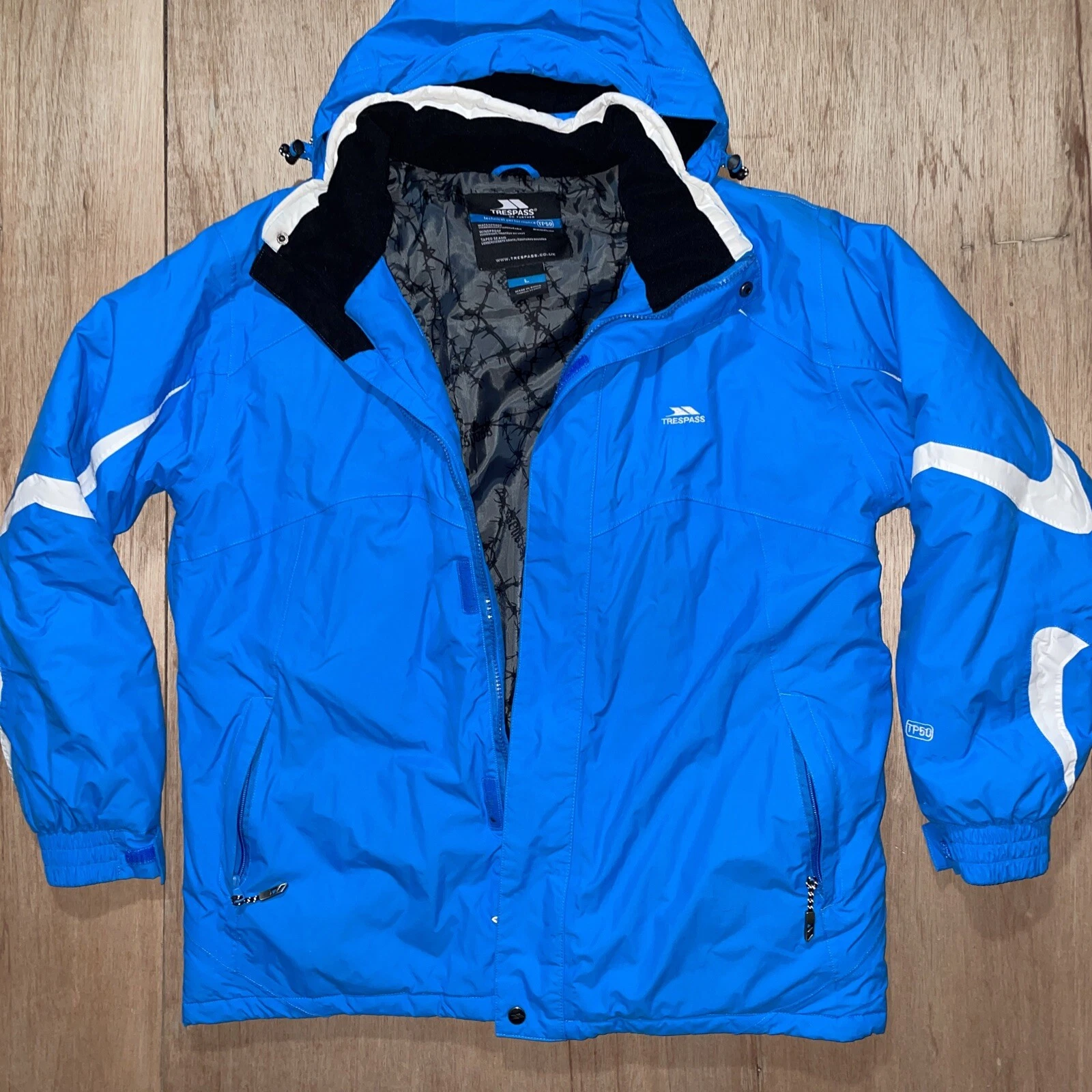 Tresspass TP50 2000mm Heavyweight Warm Waterproof Jacket, Size L Excellent.
Opens in a new window or