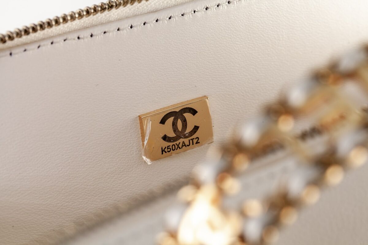 Chanel Quilted White Caviar Pick Me Up Vanity Case Gorgeous Chanel Quilted White Caviar Pick Me Up Vanity Case Gorgeous