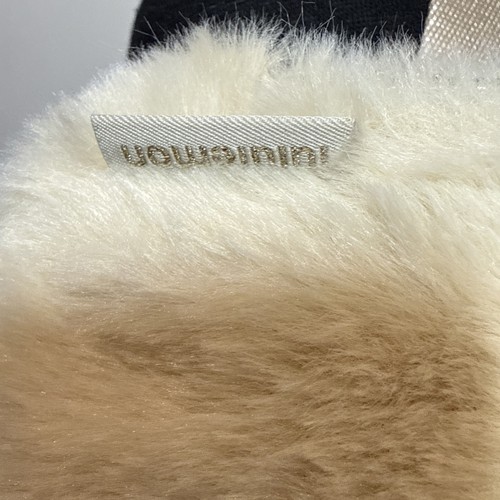 Lululemon Everywhere Belt Bag Plush Fleece Bone Silver Faux Fur NWT - Picture 4 of 7