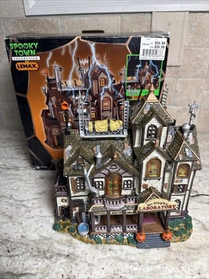 Lemax Spooky Town Dr. Tingle's Laboratory Lighted House Halloween WORKING!
